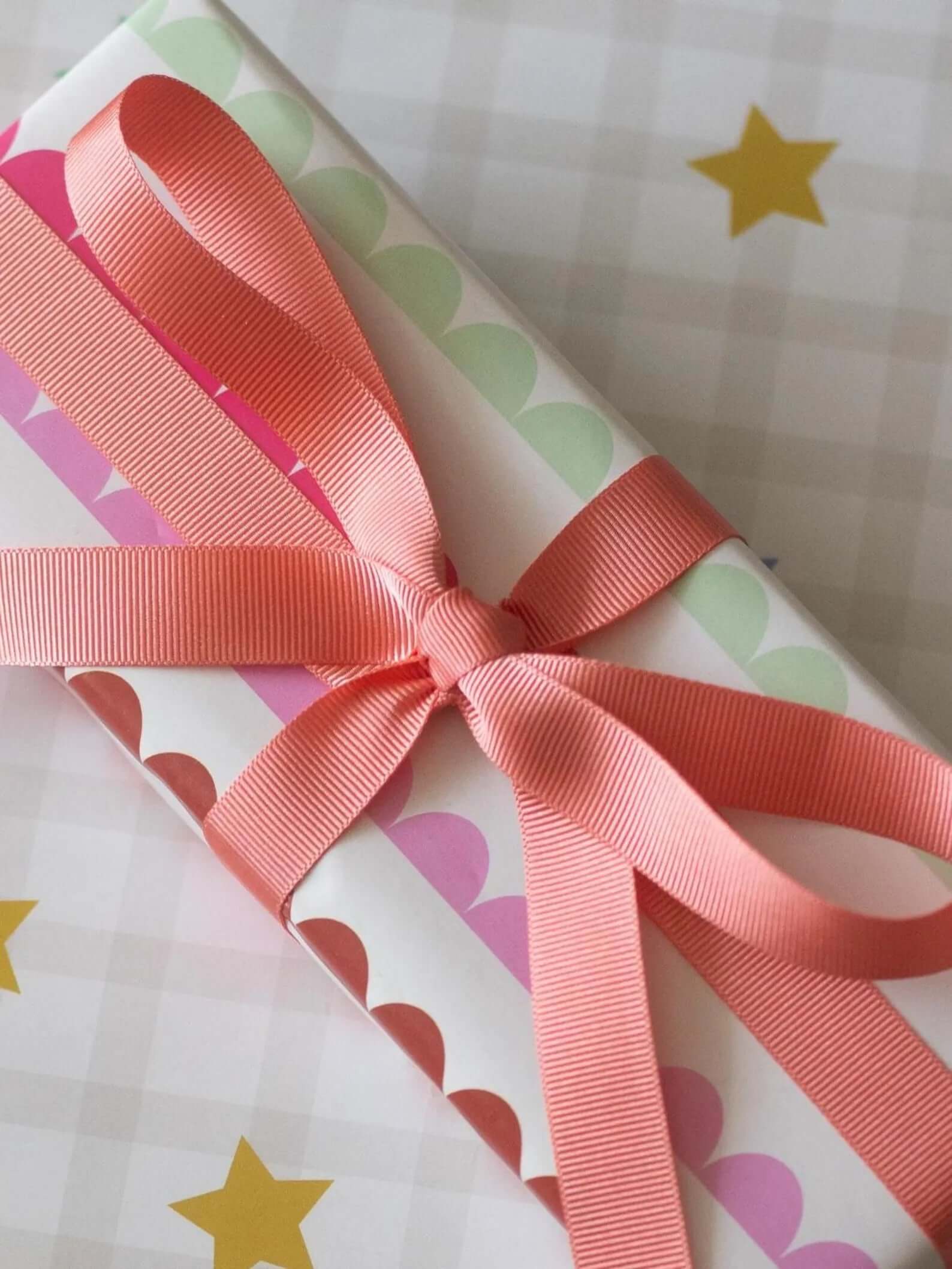 Colourful Scallop Wrapping Paper